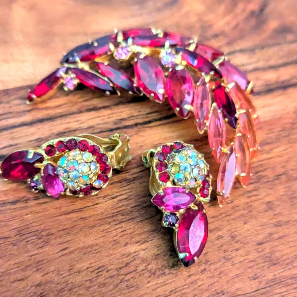 Vintage 60's Elegant Pink and Gold Women's Jewelry Brooch Clips Set - Picture 5 of 13